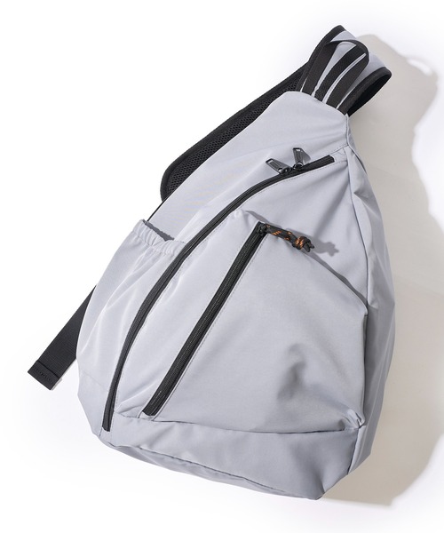 UNIVERSAL OVERALL(ユニバーサルオーバーオール)の「【UNIVERSAL OVERALL】ONIGIRI ONE SHOULDER / オニギリ型 ワンショルダーバッグ(ショルダーバッグ・レディース・ネイビー/ブルー/グレイッシュベージュ/ブラック/カーキ・FREE)」の5枚目の写真