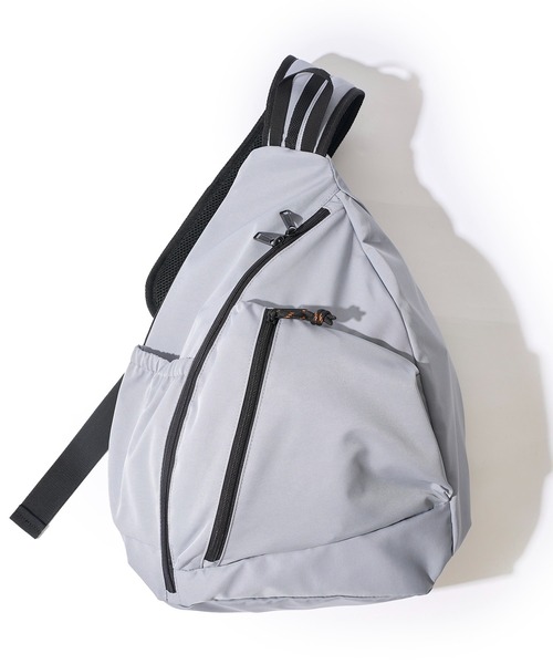 UNIVERSAL OVERALL(ユニバーサルオーバーオール)の「【UNIVERSAL OVERALL】ONIGIRI ONE SHOULDER / オニギリ型 ワンショルダーバッグ(ショルダーバッグ・レディース・ネイビー/ブルー/グレイッシュベージュ/ブラック/カーキ・FREE)」の11枚目の写真