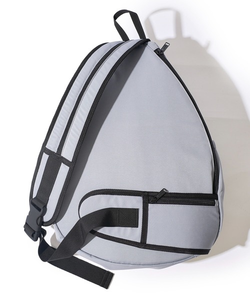 UNIVERSAL OVERALL(ユニバーサルオーバーオール)の「【UNIVERSAL OVERALL】ONIGIRI ONE SHOULDER / オニギリ型 ワンショルダーバッグ(ショルダーバッグ・レディース・ネイビー/ブルー/グレイッシュベージュ/ブラック/カーキ・FREE)」の12枚目の写真