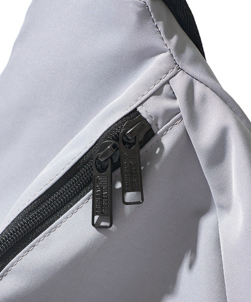 UNIVERSAL OVERALL(ユニバーサルオーバーオール)の「【UNIVERSAL OVERALL】ONIGIRI ONE SHOULDER / オニギリ型 ワンショルダーバッグ(ショルダーバッグ・レディース・ネイビー/ブルー/グレイッシュベージュ/ブラック/カーキ・FREE)」の16枚目の写真
