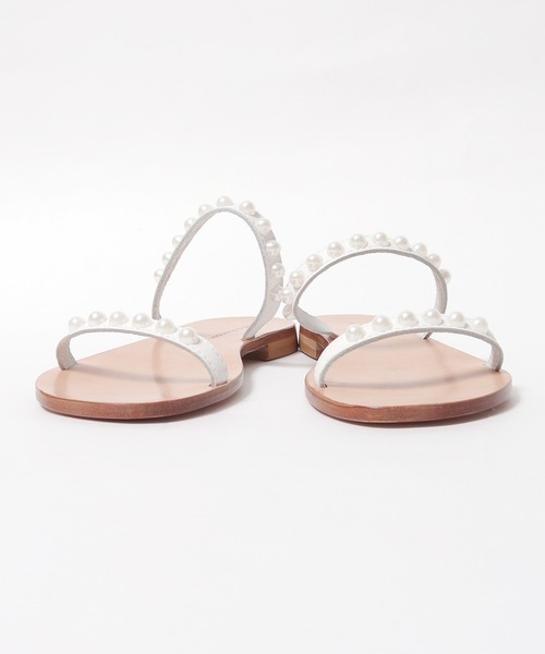FABIO RUSCONI（ファビオルスコーニ）の「FABIO RUSCONI/ファビオ ルスコーニ パールタブルベルトフラットサンダル（サンダル・レディース・ホワイト系その他・38）」の3枚目の写真