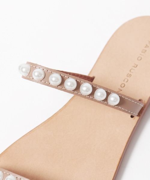 FABIO RUSCONI（ファビオルスコーニ）の「FABIO RUSCONI/ファビオ ルスコーニ パールタブルベルトフラットサンダル（サンダル・レディース・ホワイト系その他・38）」の6枚目の写真