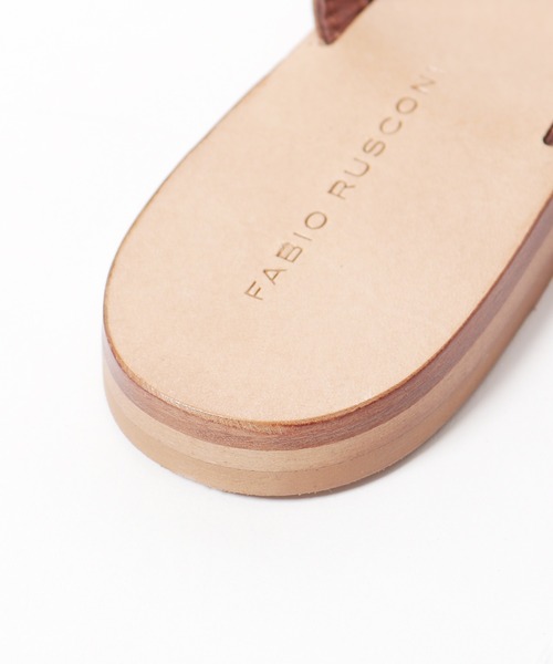 FABIO RUSCONI（ファビオルスコーニ）の「FABIO RUSCONI/ファビオ ルスコーニ パールタブルベルトフラットサンダル（サンダル・レディース・ホワイト系その他・38）」の7枚目の写真