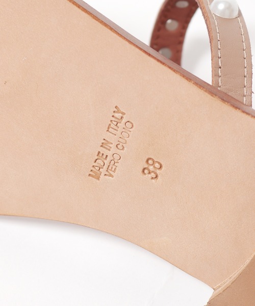 FABIO RUSCONI（ファビオルスコーニ）の「FABIO RUSCONI/ファビオ ルスコーニ パールタブルベルトフラットサンダル（サンダル・レディース・ホワイト系その他・38）」の8枚目の写真