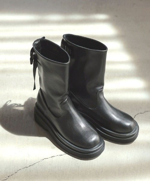 DONOBAN(ドノバン)の「バックリボンミドルブーツ(ブーツ・レディース・ブラック・24.5cm/23.5cm/22.5cm)」の2枚目の写真