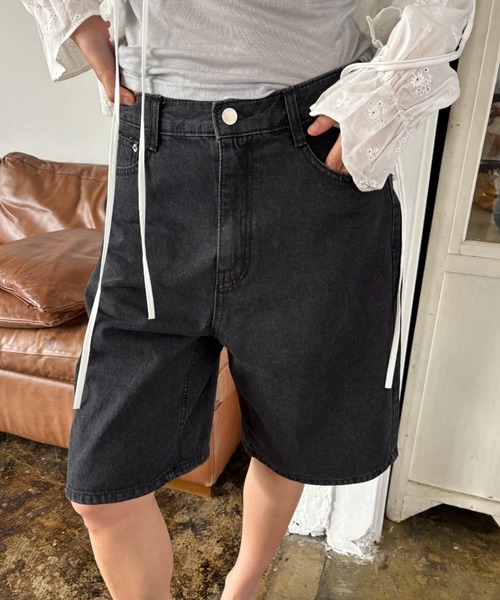 FUULLY STUDIO（フーリィーステューディオ）の「デニムハーフパンツ（デニムパンツ・レディース・ホワイト/ブラック/ブルー・SMALL/MEDIUM）」の2枚目の写真