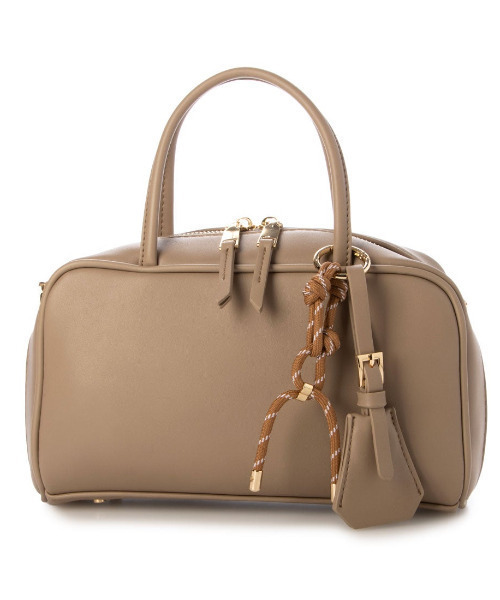 cache cache(カシュ カシュ)の「カシュカシュ cachecache / チャーム付横長ボストン(ボストンバッグ・レディース・キャメル/ベージュ系その他/ワインレッド/レオパード/シルバー/ブラック/イエロー/サックスブルー/アイボリー・FREE)」の4枚目の写真