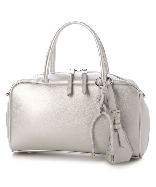 cache cache(カシュ カシュ)の「カシュカシュ cachecache / チャーム付横長ボストン(ボストンバッグ・レディース・キャメル/ベージュ系その他/ワインレッド/レオパード/シルバー/ブラック/イエロー/サックスブルー/アイボリー・FREE)」の1枚目の写真