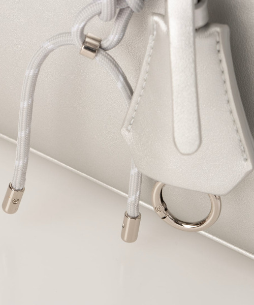 cache cache(カシュ カシュ)の「カシュカシュ cachecache / チャーム付横長ボストン(ボストンバッグ・レディース・キャメル/ベージュ系その他/ワインレッド/レオパード/シルバー/ブラック/イエロー/サックスブルー/アイボリー・FREE)」の19枚目の写真