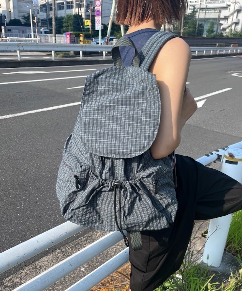 MERLOT(メルロー)の「グリッドチェックバッグパック(バックパック/リュック・レディース・チャコールグレー/ブラック・FREE)」の19枚目の写真