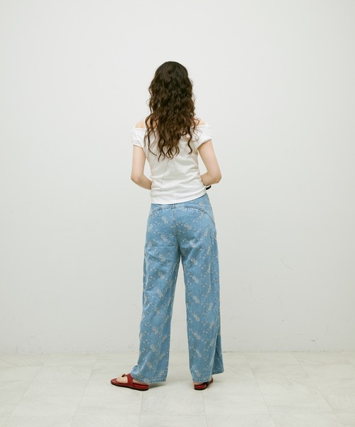 Lutim by u（ルチバイユー）の「Flower denim barrel pants / フラワーデニムバレルパンツ（デニムパンツ・レディース・ホワイト/ブルー・SMALL/MEDIUM）」の17枚目の写真