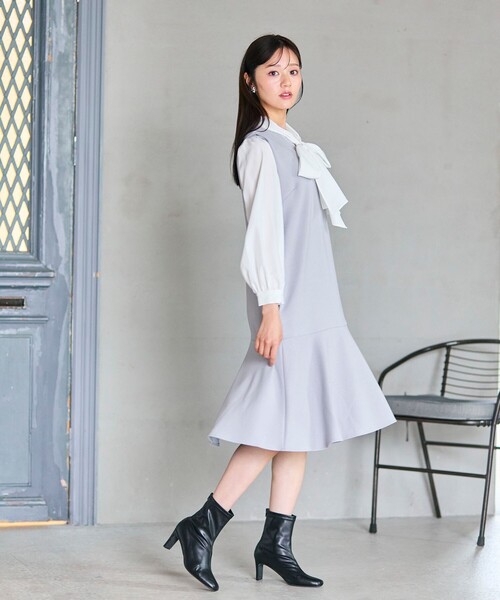 Feroux(フェルゥ)の「パール付きダンボール ジャンパースカート(ドレス・レディース・スカイブルー系/グレー系/アイボリー系・MEDIUM/SMALL)」の6枚目の写真