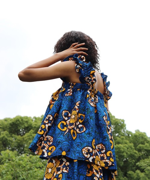 moyan ecri(モヤン エクリ)の「<moyan ecri>アフリカンファブリック使用フリルキャミSHOULDER FRILL CAMI BUSTIER(キャミソール・レディース・ブラック/ブルー/プラム/オレンジ・FREE)」の7枚目の写真