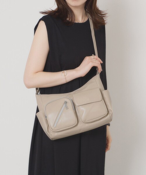 ITS'DEMO（イッツデモ）の「【8ポケット】アウトポケットショルダー（ショルダーバッグ・レディース・ブロンズ/ブラック/ナチュラル・00）」の3枚目の写真