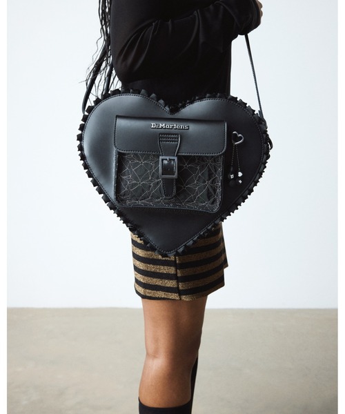 ドクターマーチン ハート バッグ ドクターマーチンのバレンタイン限定「ハート バッグ」パウダーピンク