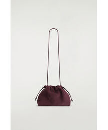 COS | ドローストリングバケットバッグ - レザー(ショルダーバッグ)