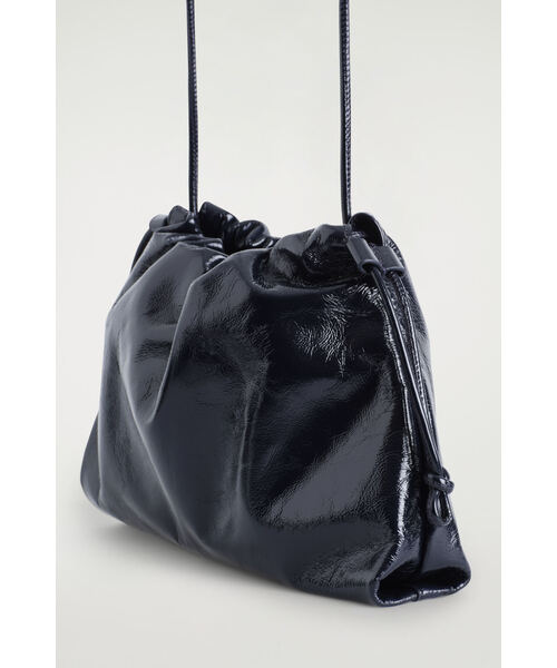 ドローストリングバケットバッグ - レザー（ショルダーバッグ）｜COS