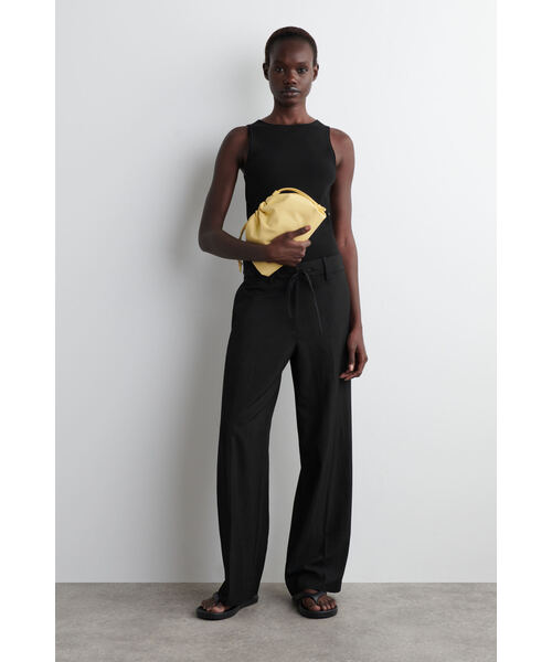 ドローストリングバケットバッグ - レザー（ショルダーバッグ）｜COS