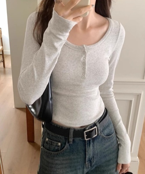 yuue' ( wear )(ユーイ)の「ヘンリーネックリブロングTシャツ(Tシャツ/カットソー・レディース・ホワイト/ライトグレー/ブラック・FREE)」の17枚目の写真