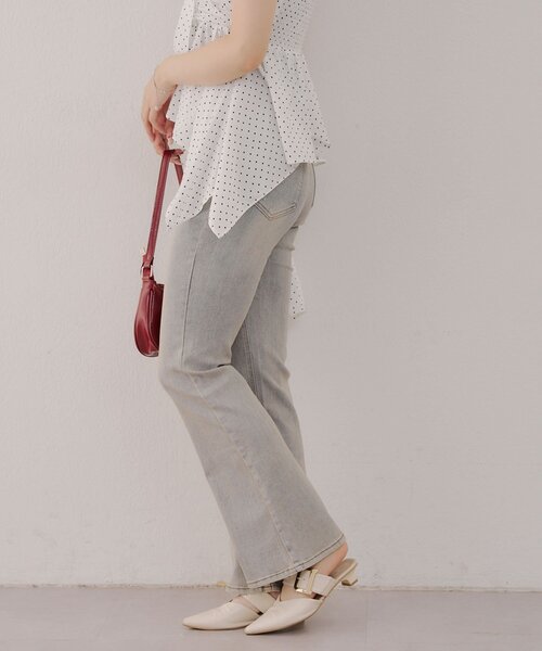 continuer de NICE CLAUP(コンティニューデナイスクラップ)の「【サイズ展開有】デニムフレアパンツ(デニムパンツ・レディース・その他/ケミカルウォッシュ・MEDIUM/SMALL)」の5枚目の写真