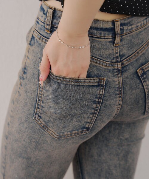 continuer de NICE CLAUP(コンティニューデナイスクラップ)の「【サイズ展開有】デニムフレアパンツ(デニムパンツ・レディース・その他/ケミカルウォッシュ・MEDIUM/SMALL)」の21枚目の写真
