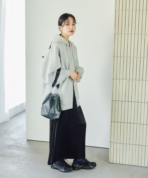 LEPSIM（レプシィム）の「パフエアZIPBIGフーディー 582465