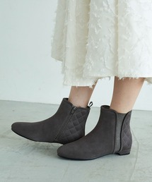 Riz raffinee（リズラフィーネ）の「ビジュー付きキルティングブーツ（ブーツ・レディース）」