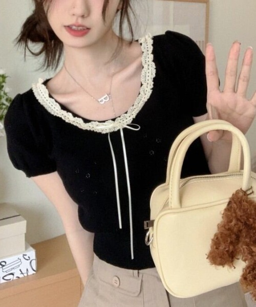 Vini（ヴィニ）の「【Vini】レースリボン付き フリルネック 半袖 ショート ニット（ニット/セーター・レディース・ホワイト/ブラック/ピンク・FREE）」の9枚目の写真