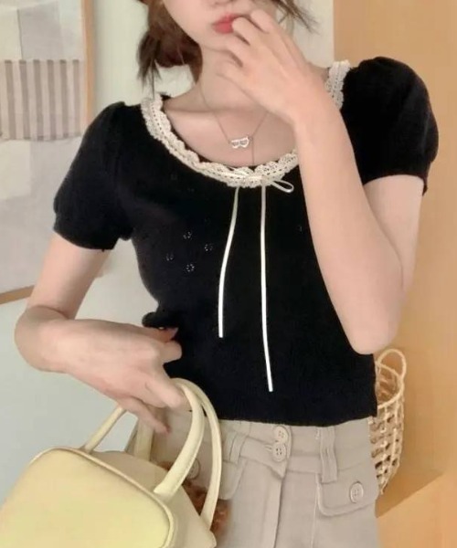 Vini（ヴィニ）の「【Vini】レースリボン付き フリルネック 半袖 ショート ニット（ニット/セーター・レディース・ホワイト/ブラック/ピンク・FREE）」の5枚目の写真