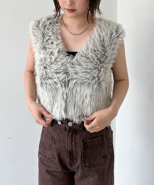 archives(アルシーヴ)の「グラデーションロングフェザーニットベスト(ベスト・レディース・ブラウン/アイボリー・MEDIUM)」の2枚目の写真