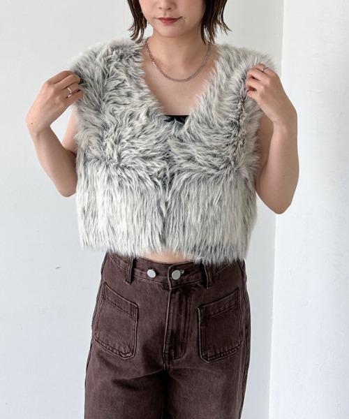 archives(アルシーヴ)の「グラデーションロングフェザーニットベスト(ベスト・レディース・ブラウン/アイボリー・MEDIUM)」の3枚目の写真