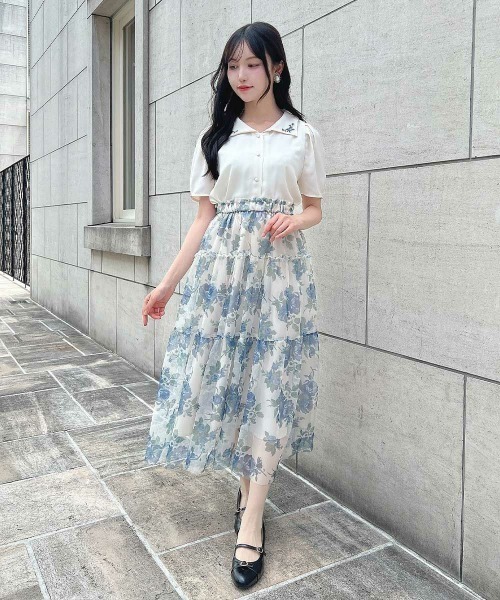 an another angelus(アンアナザーアンジェラス)の「プチローズ刺繍入り変形衿ブラウス(シャツ/ブラウス・レディース・ライトベージュ/アイボリー・FREE)」の8枚目の写真