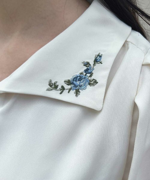 an another angelus(アンアナザーアンジェラス)の「プチローズ刺繍入り変形衿ブラウス(シャツ/ブラウス・レディース・ライトベージュ/アイボリー・FREE)」の11枚目の写真