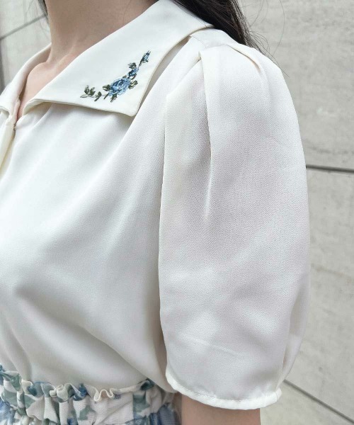 an another angelus(アンアナザーアンジェラス)の「プチローズ刺繍入り変形衿ブラウス(シャツ/ブラウス・レディース・ライトベージュ/アイボリー・FREE)」の12枚目の写真