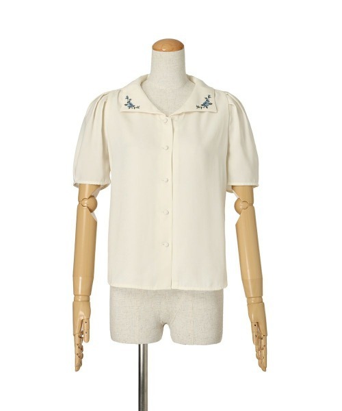 an another angelus(アンアナザーアンジェラス)の「プチローズ刺繍入り変形衿ブラウス(シャツ/ブラウス・レディース・ライトベージュ/アイボリー・FREE)」の16枚目の写真