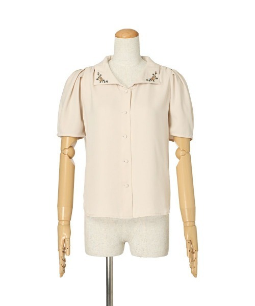 an another angelus(アンアナザーアンジェラス)の「プチローズ刺繍入り変形衿ブラウス(シャツ/ブラウス・レディース・ライトベージュ/アイボリー・FREE)」の17枚目の写真