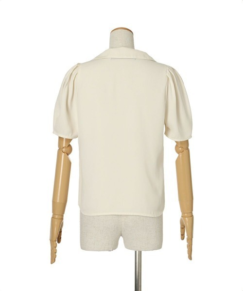 an another angelus(アンアナザーアンジェラス)の「プチローズ刺繍入り変形衿ブラウス(シャツ/ブラウス・レディース・ライトベージュ/アイボリー・FREE)」の18枚目の写真