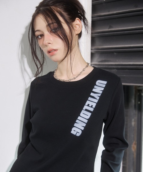 ENVYM(アンビー)の「スプレープリントTシャツ(Tシャツ/カットソー・レディース・ブラウン/レッド/ブラック・FREE)」の4枚目の写真
