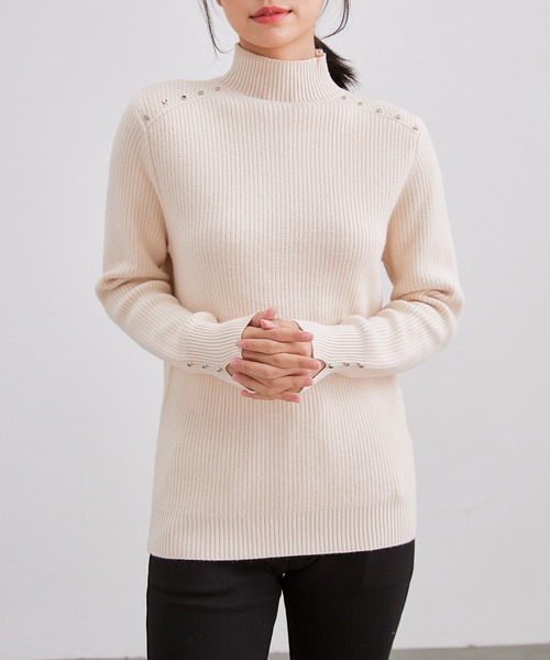 Lace Ladies(レースレディース)の「ハイネック メタル パーツ リブニット プルオーバー(ニット/セーター・レディース・ブラック/アイボリー/ベージュ/ブラウン・FREE)」の4枚目の写真