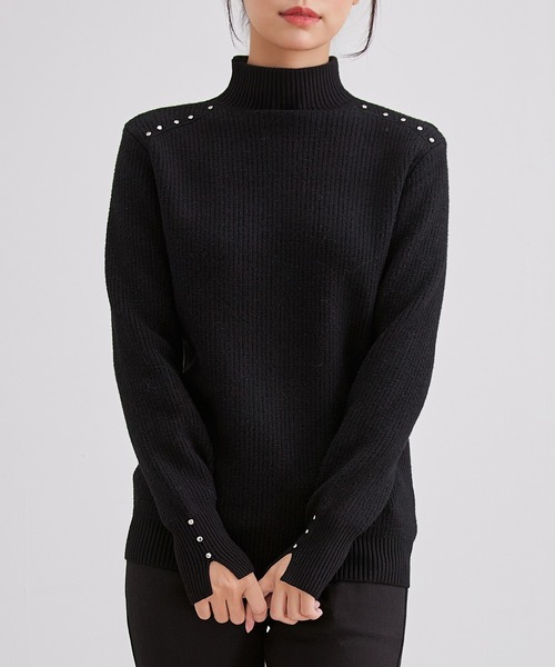 Lace Ladies(レースレディース)の「ハイネック メタル パーツ リブニット プルオーバー(ニット/セーター・レディース・ブラック/アイボリー/ベージュ/ブラウン・FREE)」の1枚目の写真