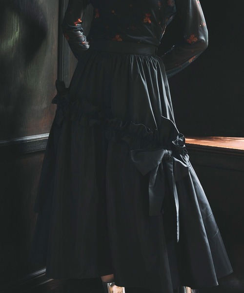 ARVELLIA（アルベリア）の「RIBBON DETAIL FRILL SKIRT（スカート・レディース・ブラック/ホワイト・M）」の21枚目の写真