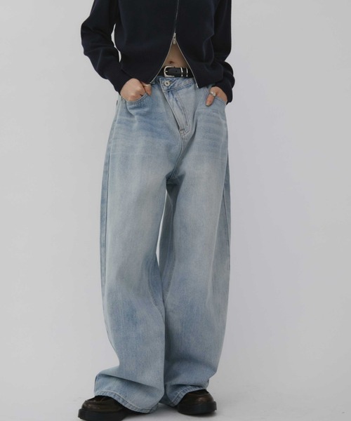 VION（ヴィオン）の「Wide Straight Denim Pants / ワイドストレートデニムパンツ（デニムパンツ・レディース・ブルー/ライトブルー・MEDIUM/LARGE）」の2枚目の写真