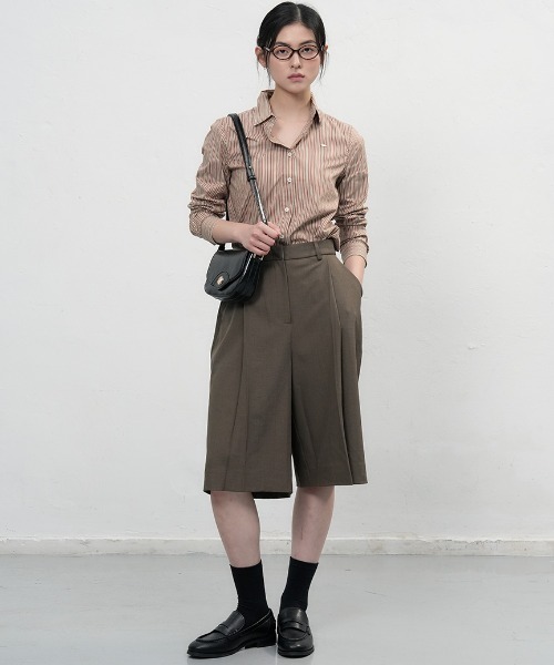 GENERAL IDEA（ジェネラルアイデア）の「【GENERAL IDEA】プリーツバミューダパンツ / PLEATS BERMUDA PANTS（スラックス・レディース・ブラック/ネイビー/ブラウン・L/M/S）」の3枚目の写真