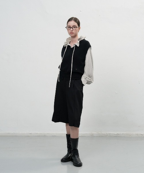 GENERAL IDEA（ジェネラルアイデア）の「【GENERAL IDEA】プリーツバミューダパンツ / PLEATS BERMUDA PANTS（スラックス・レディース・ブラック/ネイビー/ブラウン・L/M/S）」の7枚目の写真