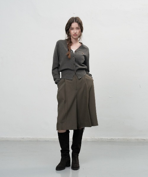 GENERAL IDEA（ジェネラルアイデア）の「【GENERAL IDEA】プリーツバミューダパンツ / PLEATS BERMUDA PANTS（スラックス・レディース・ブラック/ネイビー/ブラウン・L/M/S）」の17枚目の写真