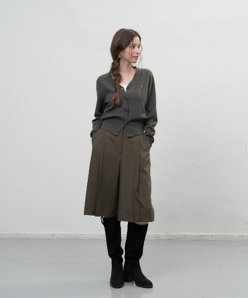 GENERAL IDEA（ジェネラルアイデア）の「【GENERAL IDEA】プリーツバミューダパンツ / PLEATS BERMUDA PANTS（スラックス・レディース・ブラック/ネイビー/ブラウン・L/M/S）」の18枚目の写真