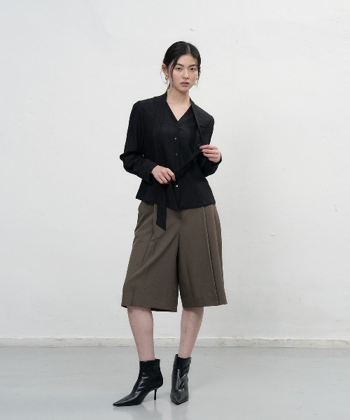 GENERAL IDEA（ジェネラルアイデア）の「【GENERAL IDEA】プリーツバミューダパンツ / PLEATS BERMUDA PANTS（スラックス・レディース・ブラック/ネイビー/ブラウン・L/M/S）」の16枚目の写真