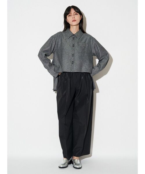 ELENDEEK（エレンディーク）の「バックレイヤードシャツ（シャツ/ブラウス・レディース・チャコールグレー/グレー・FREE）」の8枚目の写真