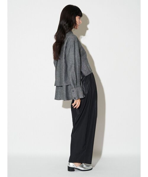 ELENDEEK（エレンディーク）の「バックレイヤードシャツ（シャツ/ブラウス・レディース・チャコールグレー/グレー・FREE）」の9枚目の写真