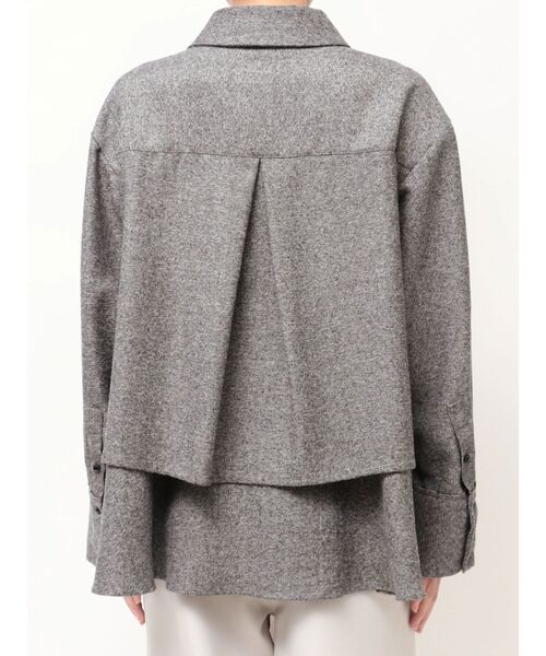 ELENDEEK（エレンディーク）の「バックレイヤードシャツ（シャツ/ブラウス・レディース・チャコールグレー/グレー・FREE）」の13枚目の写真